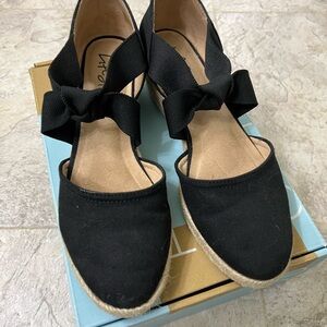 Life Stride Black Espadrille Flats with Bow